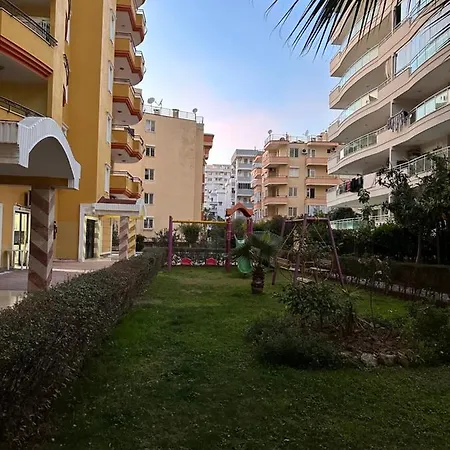 With Pool Apartmán