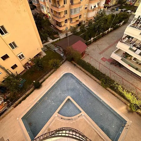 With Pool Apartmán